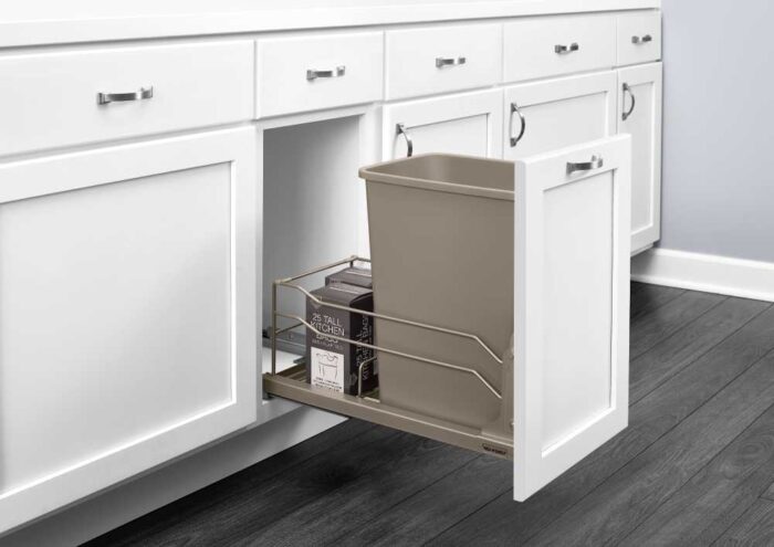 Trash can for B15 base cabinet
